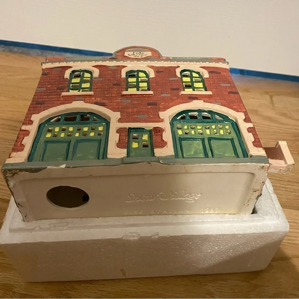 Department 56 Fire Station 2 5091-1 No Bulb Ceramic Snow Christmas Village